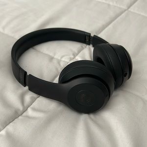 Black Beats Solo 3 Bluetooth Headphones